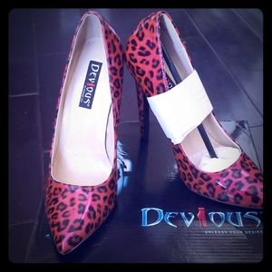 Ladies cheetah print pumps